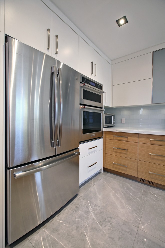 Inspiration for a modern kitchen remodel in Toronto