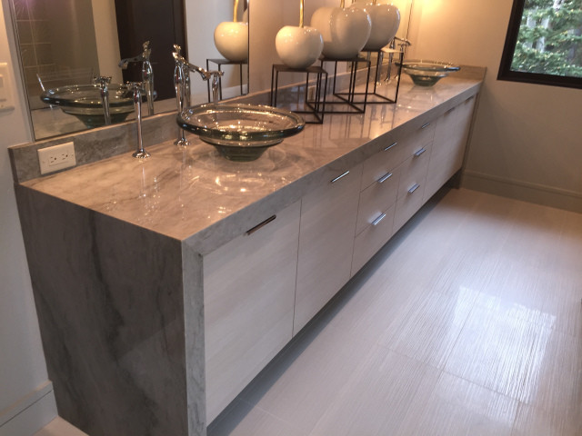 vanities modern-badezimmer
