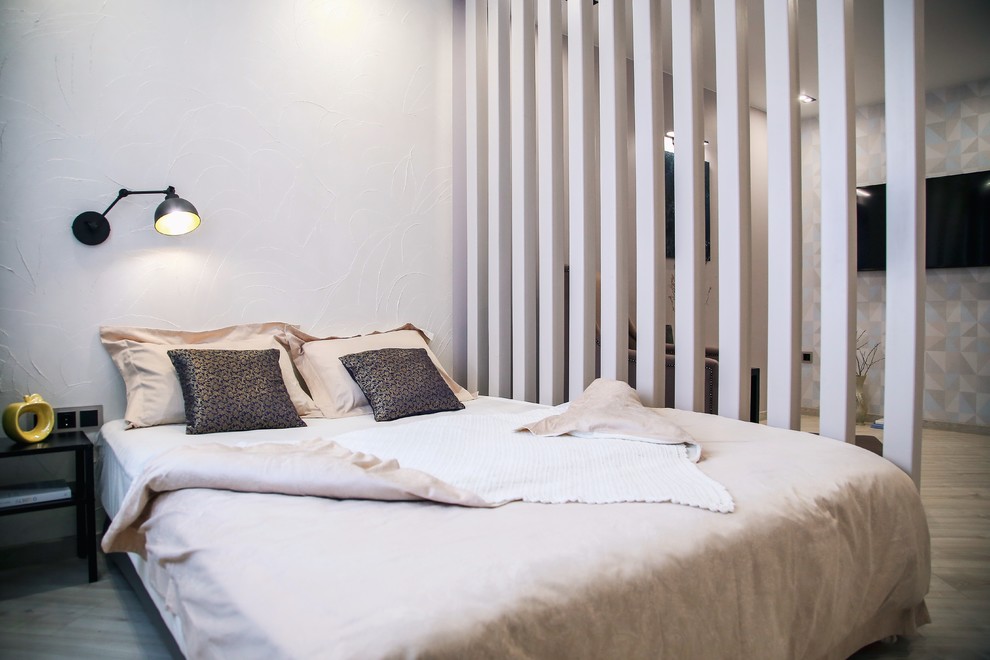 Example of a trendy bedroom design in Novosibirsk