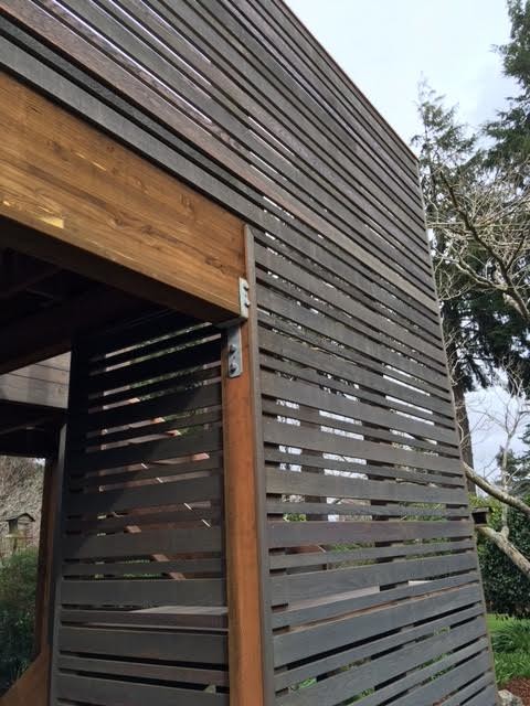 Inspiration for a mid-sized rustic backyard deck remodel with no cover