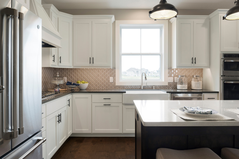 Design ideas for a traditional kitchen in Minneapolis.
