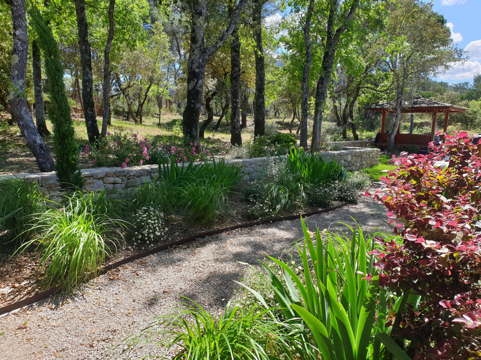 Jardin naturel sous les chênes