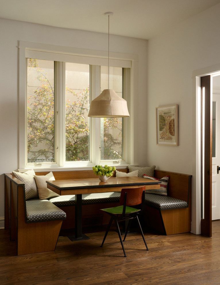 Inspiration for a transitional dining room remodel in Chicago