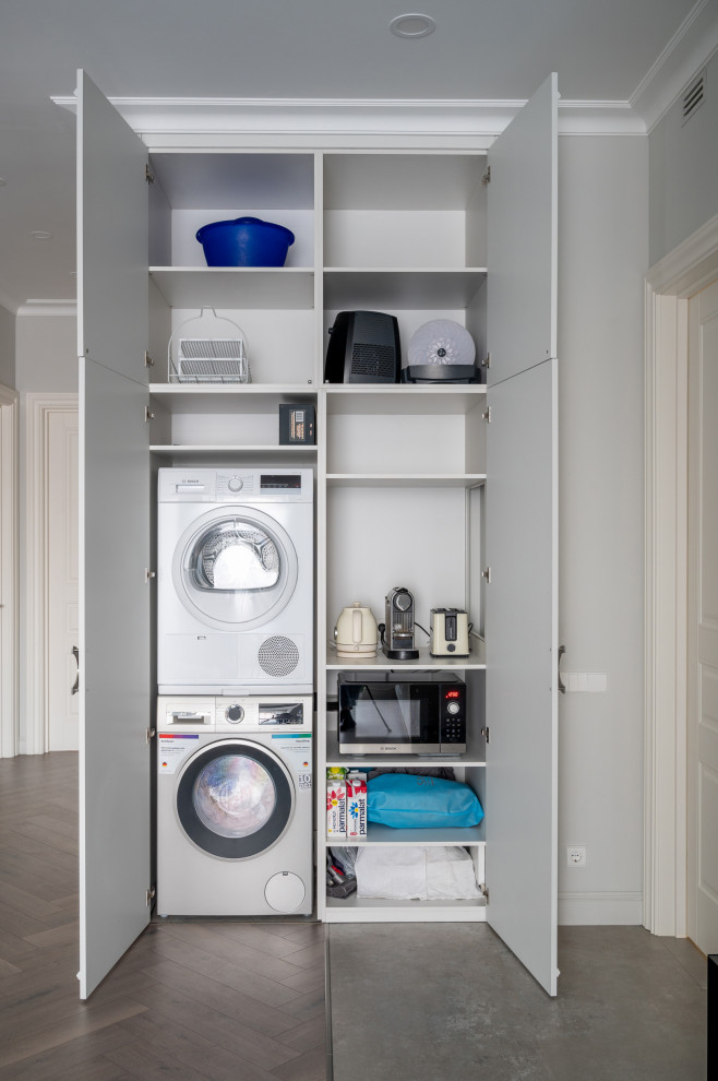 Шкаф с декоративной аркой