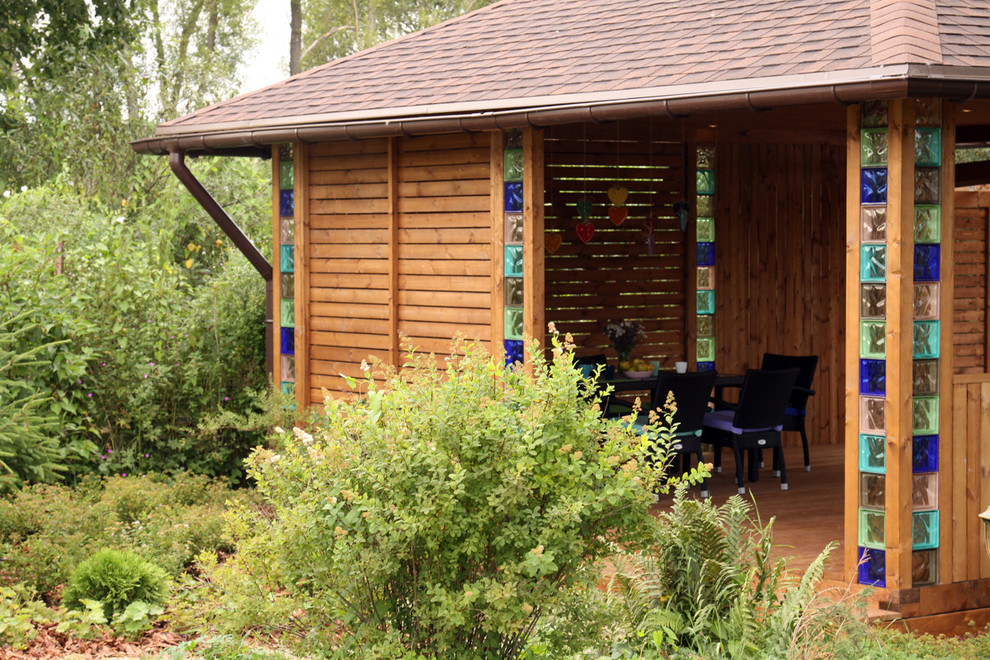 Сад у ручья