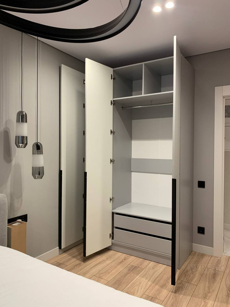 Распашные шкафы