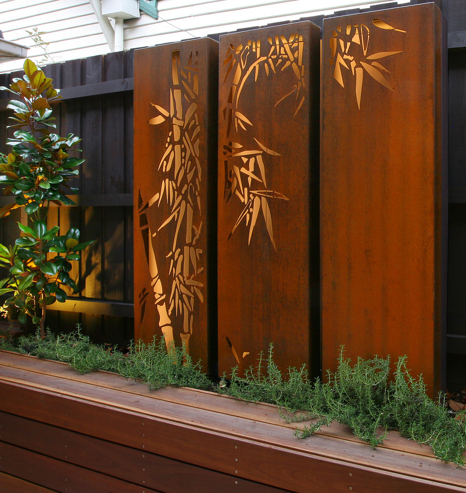 Inspiration for a large contemporary side yard garden in Melbourne with a retaining wall.