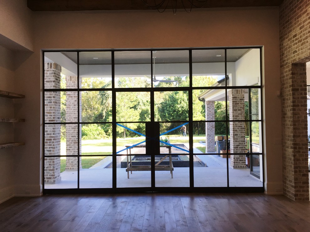 Example of a transitional entryway design in Houston