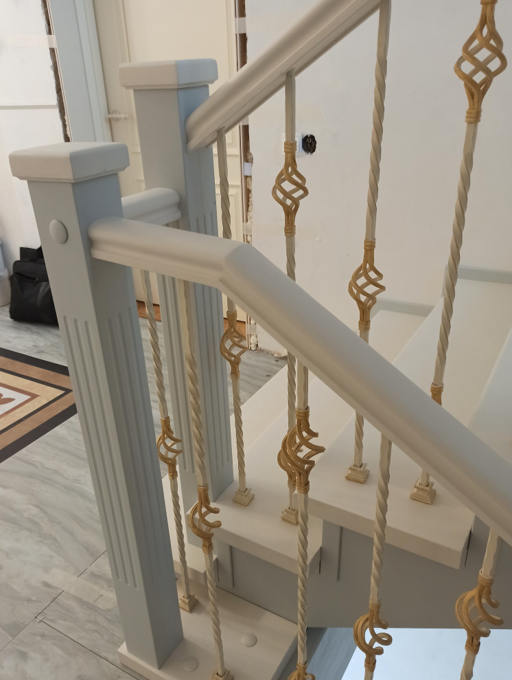 Лестница с первого по третий этаж