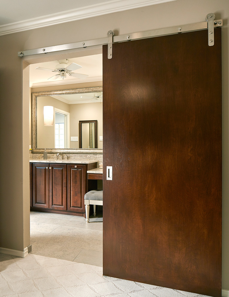 Example of a transitional bathroom design in Dallas