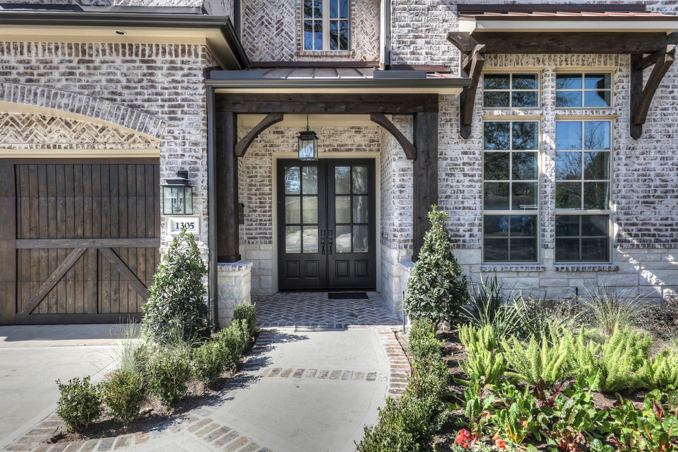 Transitional entryway photo in Houston