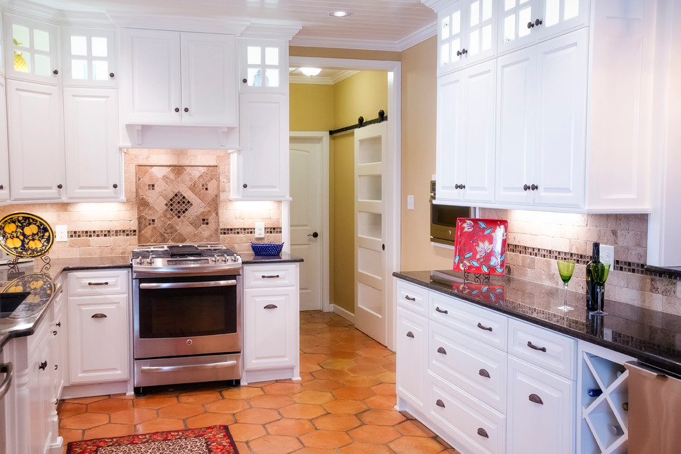 Inspiration for a transitional kitchen remodel in Austin