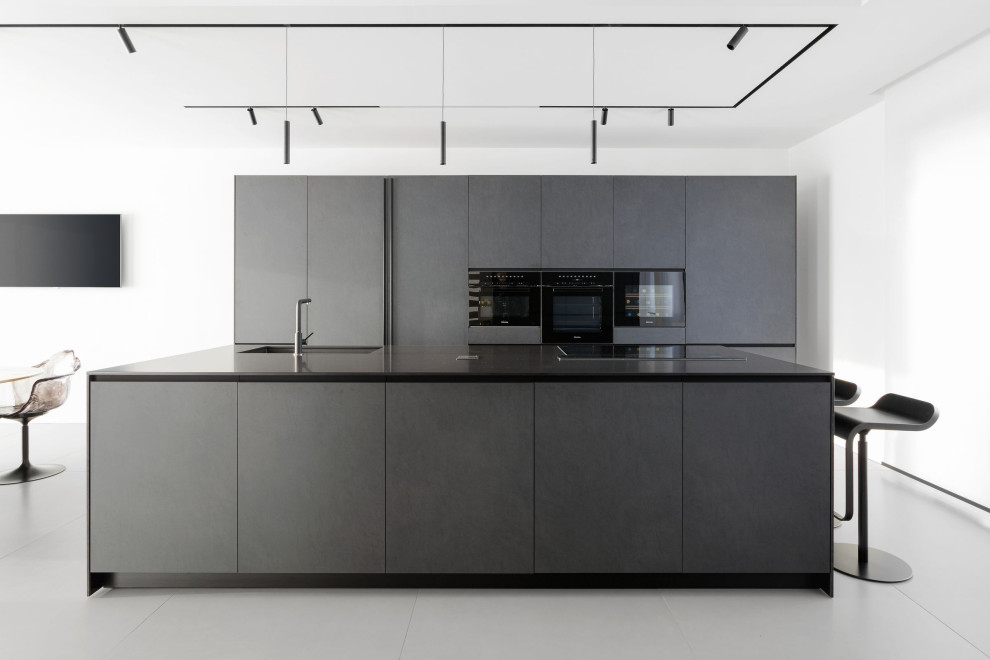 Inspiration for a modern kitchen remodel in Rome