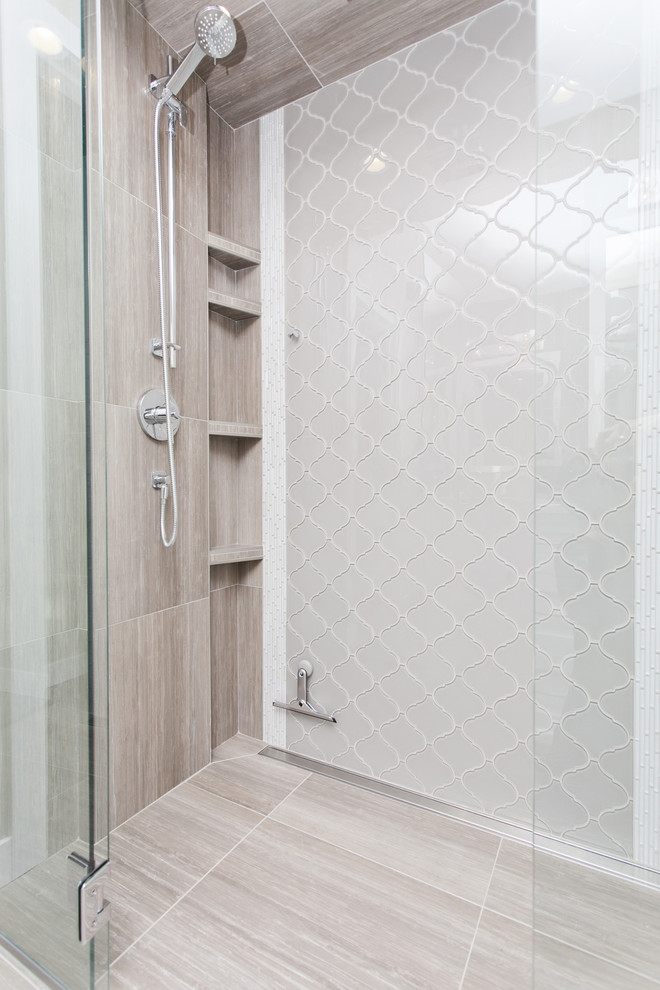 Design ideas for a large contemporary master bathroom in Calgary with shaker cabinets, white cabinets, a freestanding tub, a curbless shower, a one-piece toilet, gray tile, ceramic tile, grey walls, ceramic floors, an undermount sink, engineered quartz benchtops, grey floor and a hinged shower door.