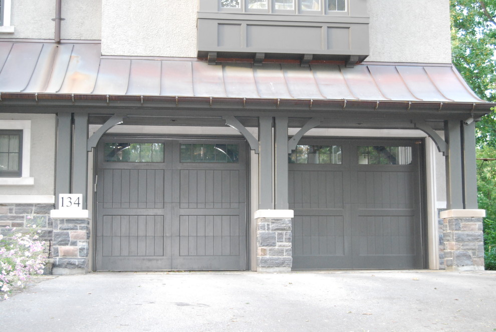 Traditional garage in Toronto.