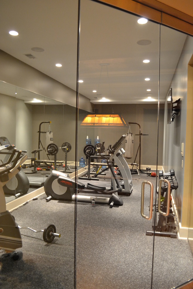 Photo of a transitional home gym in Chicago.