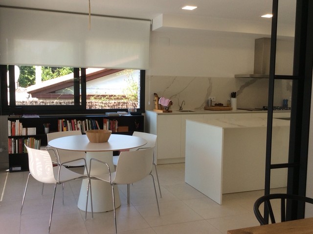 Cocina en casa de nueva construcci&oacute;n en Masnou coastal-kitchen