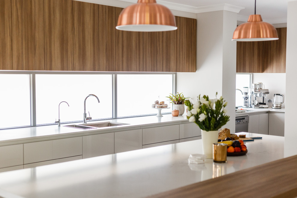 Design ideas for a contemporary kitchen in Perth.