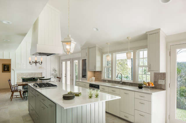 Kitchen with Greenbelt Views klassisk-koek