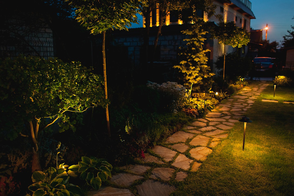 Подсветка дорожки и ландшафта