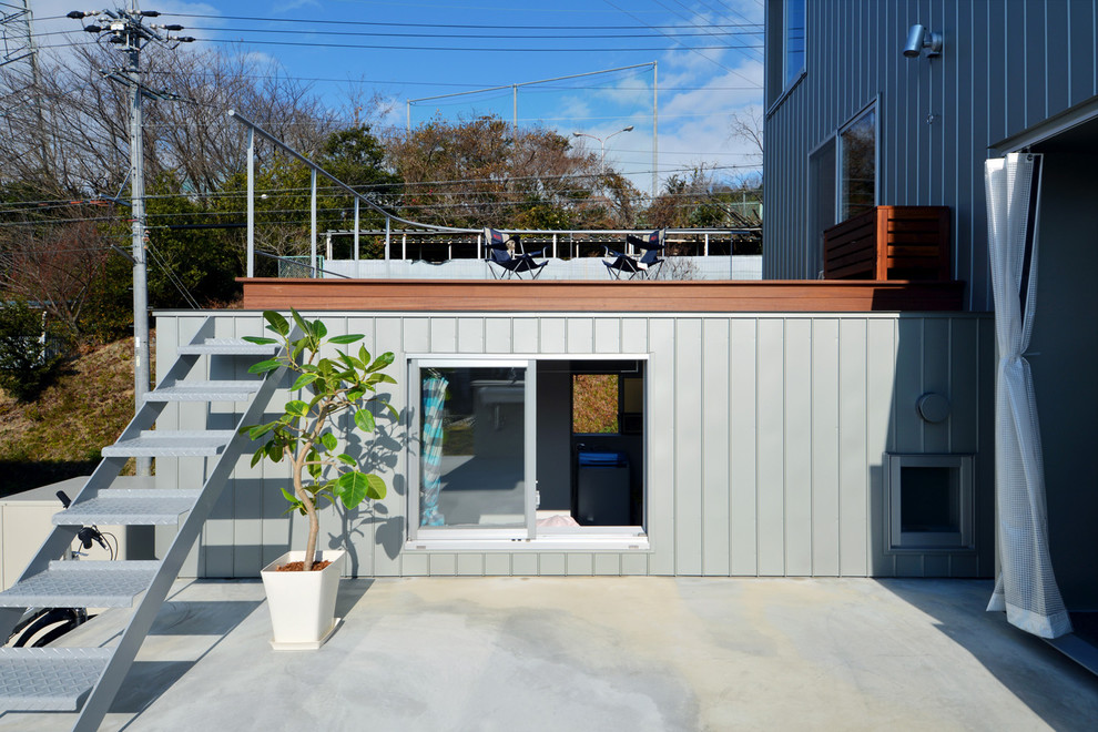 Inspiration for a modern patio in Nagoya with no cover.