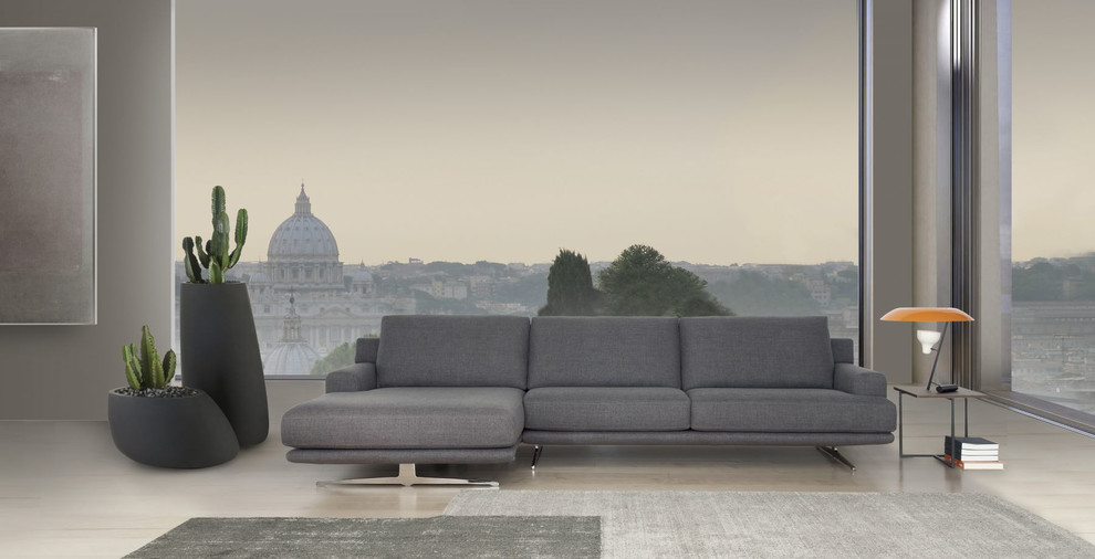 Example of a minimalist home design design in London