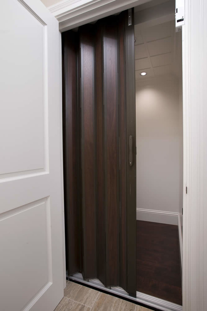 Transitional home design photo in Minneapolis