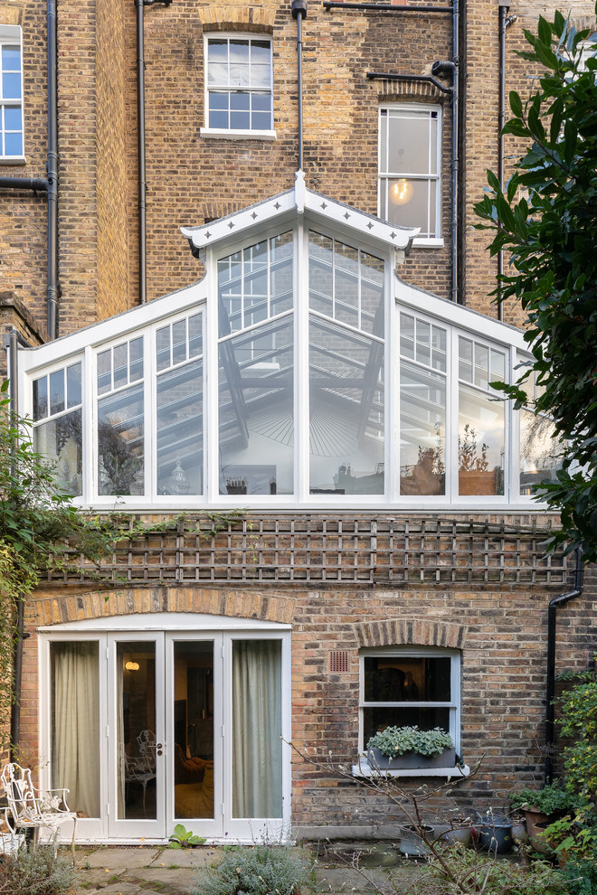 Design ideas for a traditional sunroom in London.
