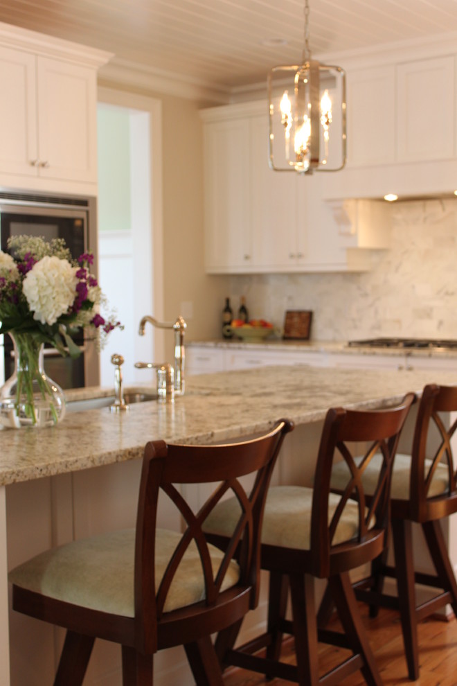 Inspiration for a traditional kitchen in Raleigh.