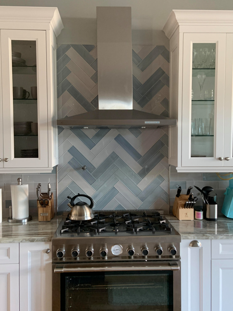 Kitchen - transitional kitchen idea