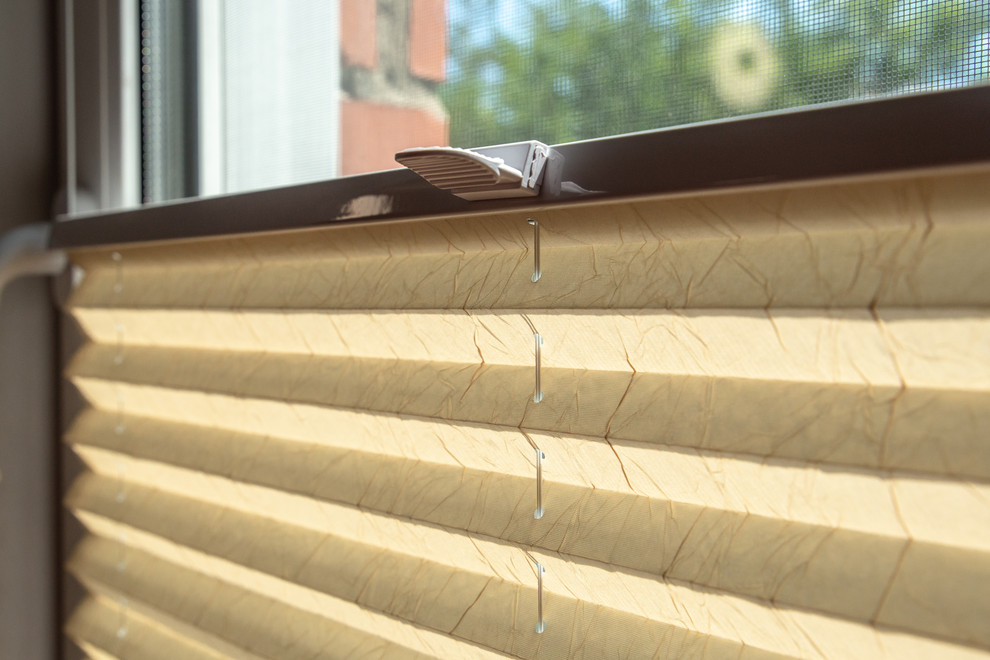 Плиссе на окно в коттедж