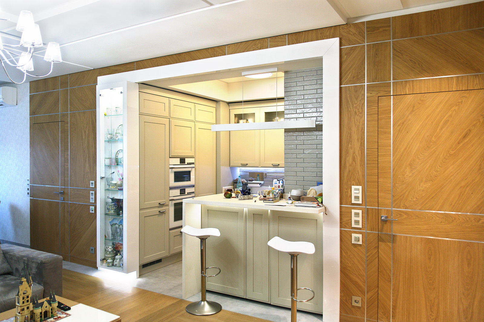 Современная кухня в нише