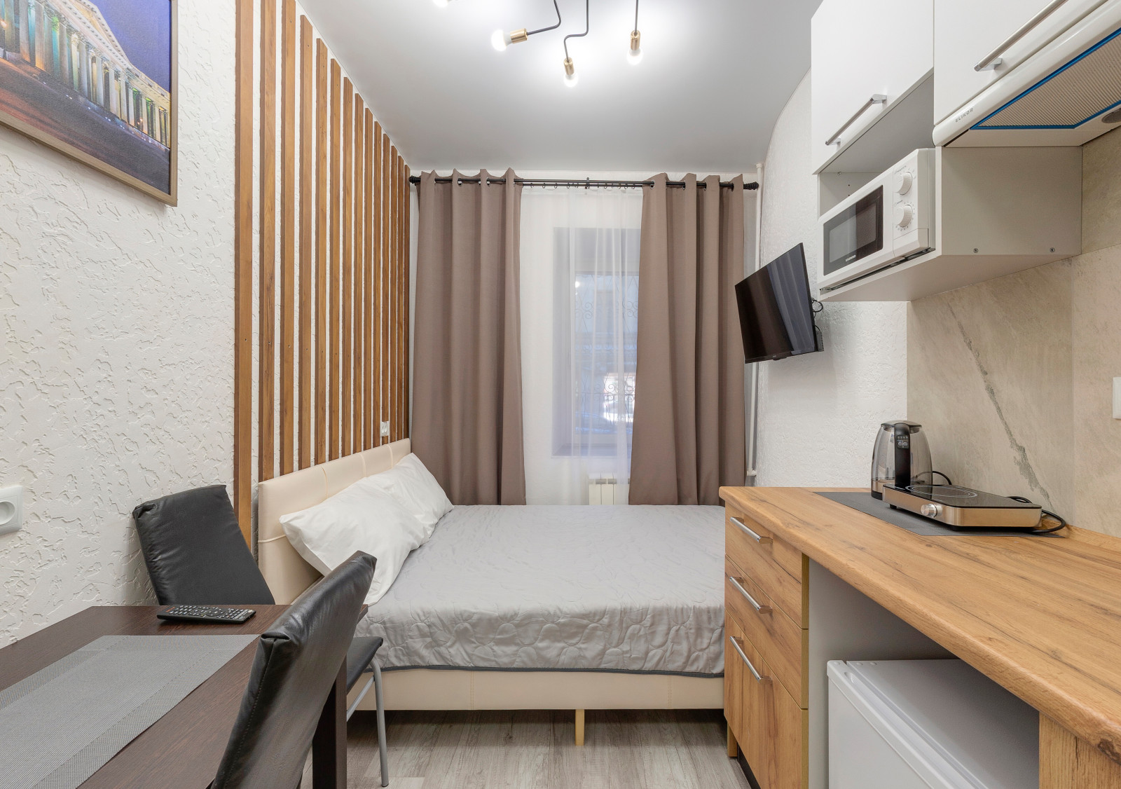 Мини-студия под сдачу посуточно на Марата 22 номер 1