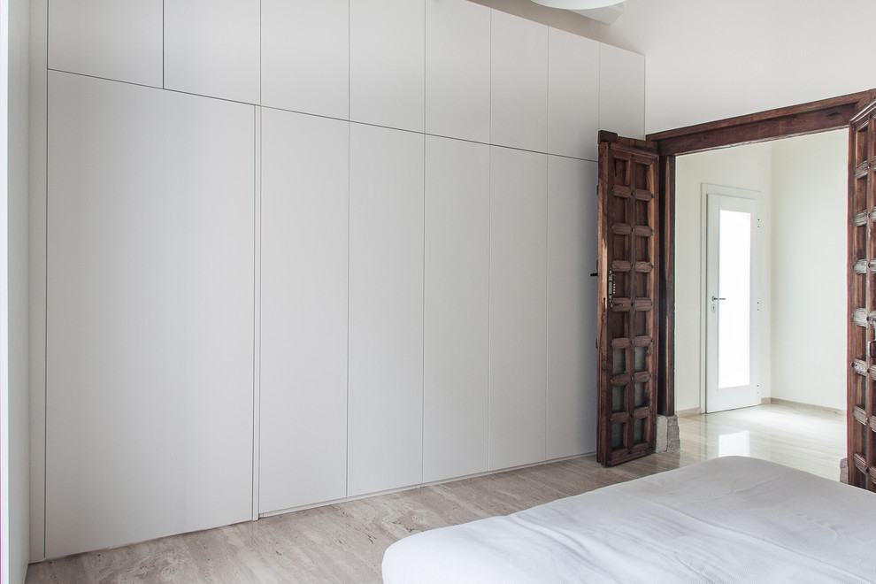 This is an example of a contemporary bedroom in Cagliari.