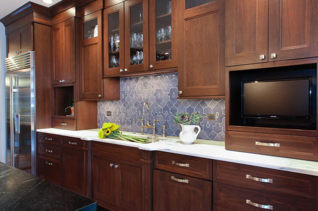 Warm, Inviting Transitional Remodel nyklassisk-koek