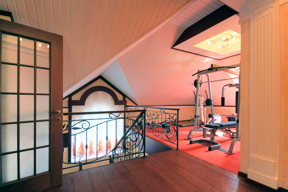 Design ideas for a contemporary home weight room in Moscow.