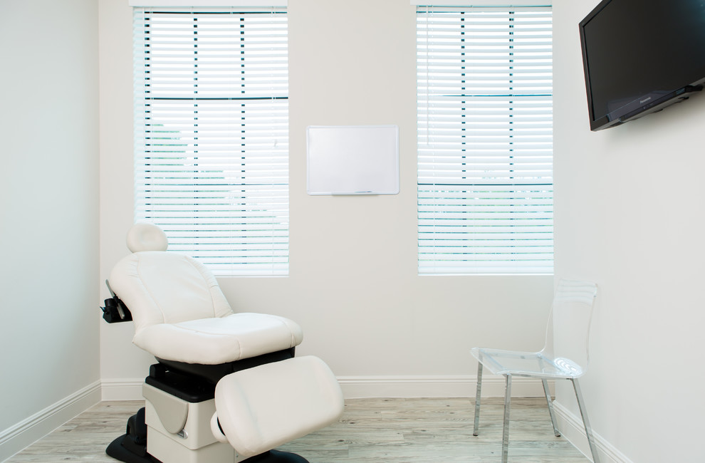 Example of a small transitional home design design