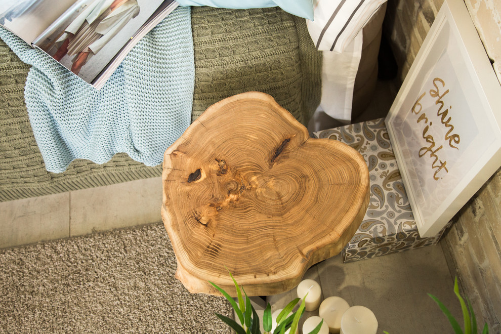 Столик-сердце из спила карагача