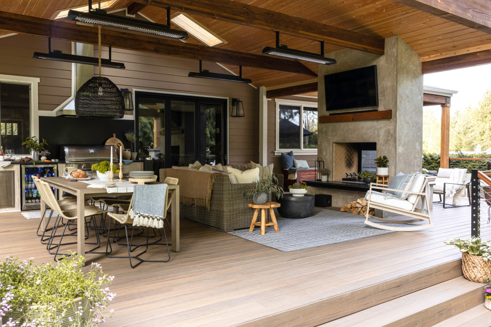 Cette photo montre une grande terrasse arrière moderne avec une cuisine d'été et une extension de toiture.