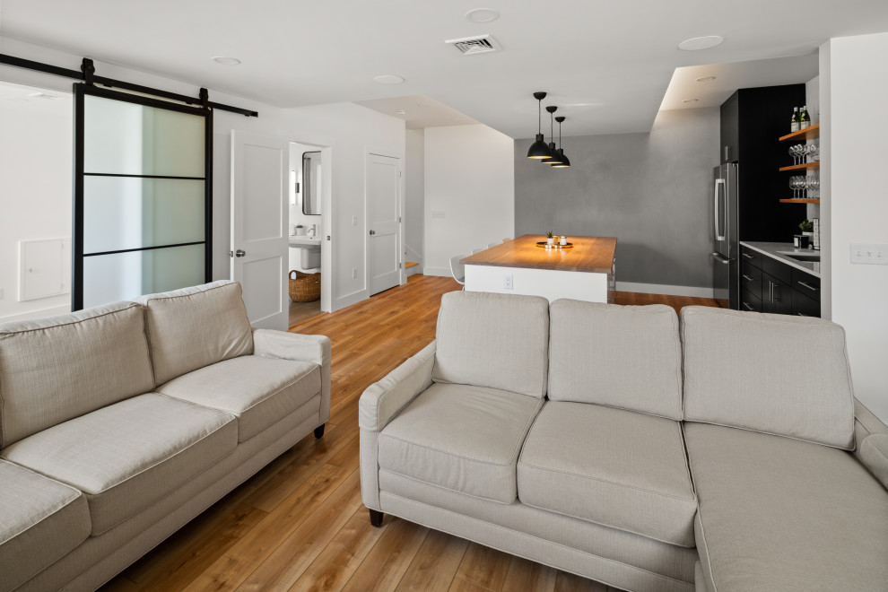 Home design - modern home design idea in Burlington