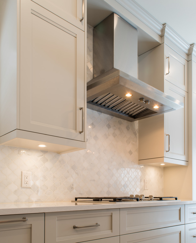 Inspiration for a large transitional l-shaped porcelain tile and beige floor eat-in kitchen remodel in Toronto with an undermount sink, shaker cabinets, gray cabinets, quartz countertops, white backsplash, marble backsplash, stainless steel appliances, an island and white countertops