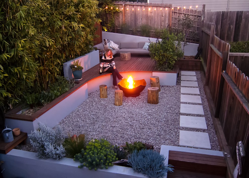 Small modern backyard full sun xeriscape in San Francisco with a fire feature and gravel.