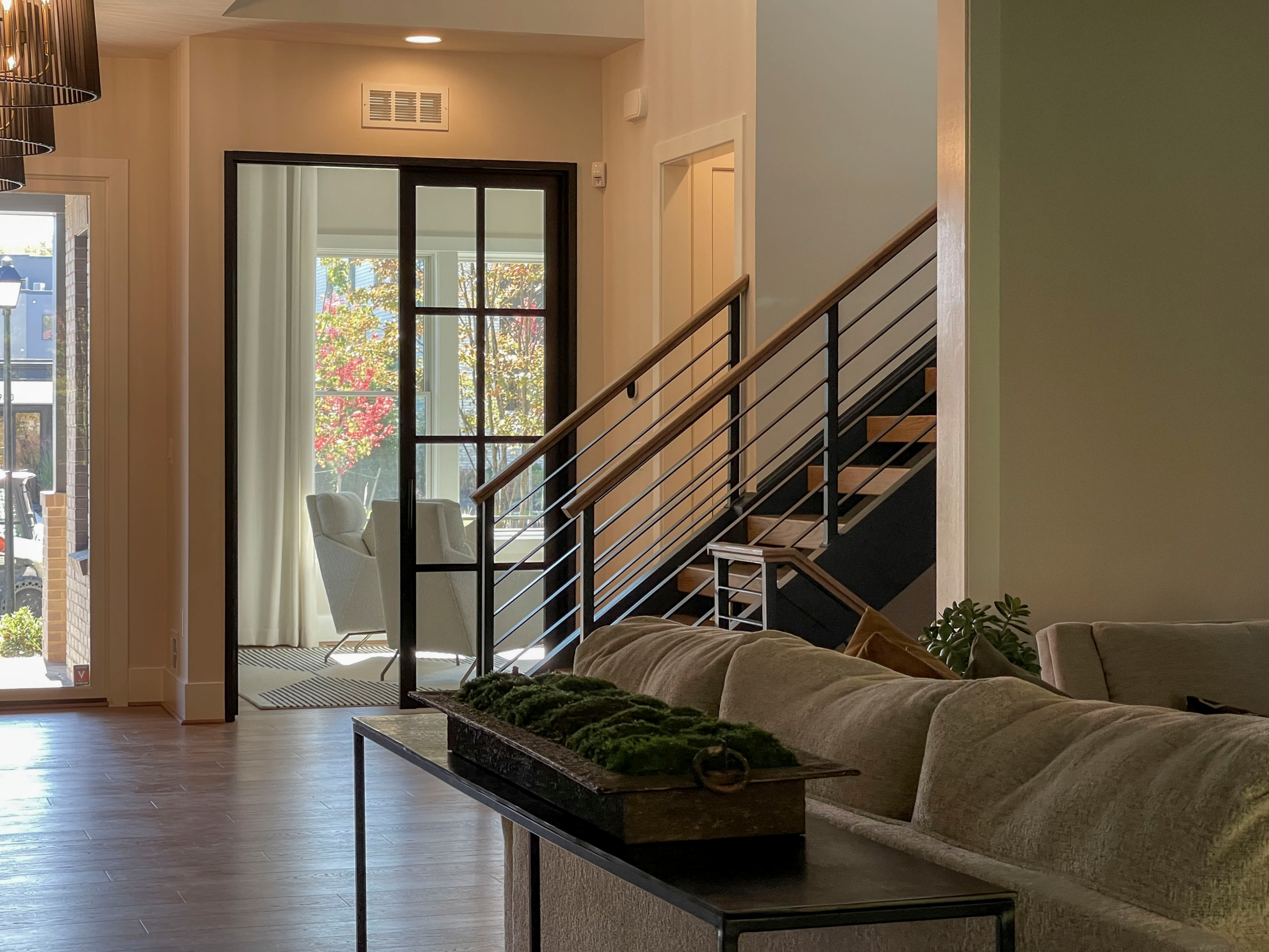 113_Floating Straight- Stringers with No Risers in Contemporary Home, Bethesda M