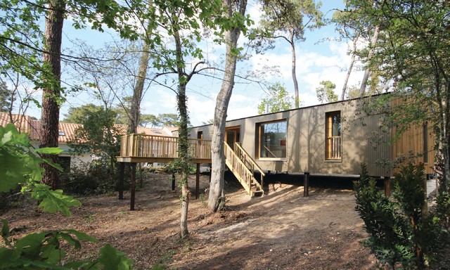 A l'ombre des pins contemporary-deck