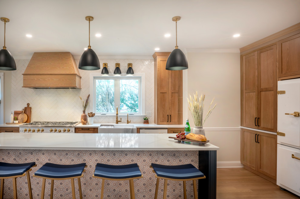 Vintage in Dark Blue and White Oak