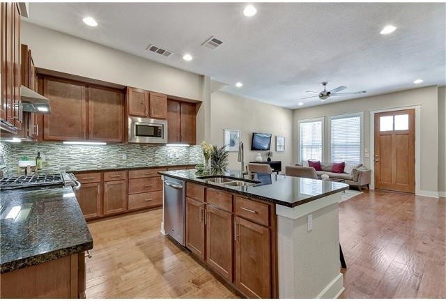 Transitional kitchen photo in Austin
