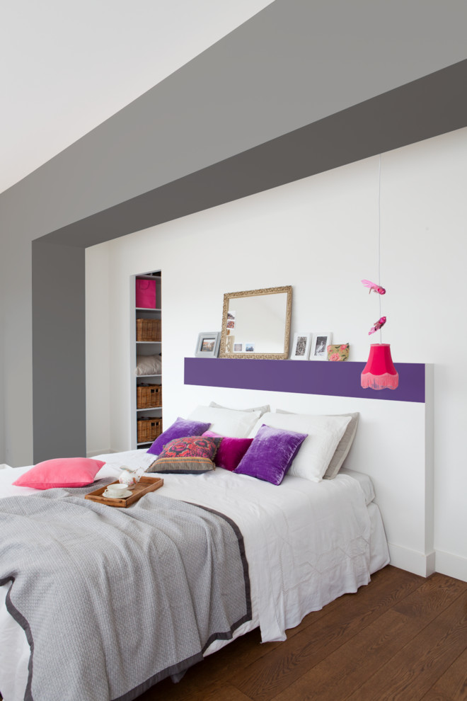 Design ideas for a contemporary bedroom in Dijon.