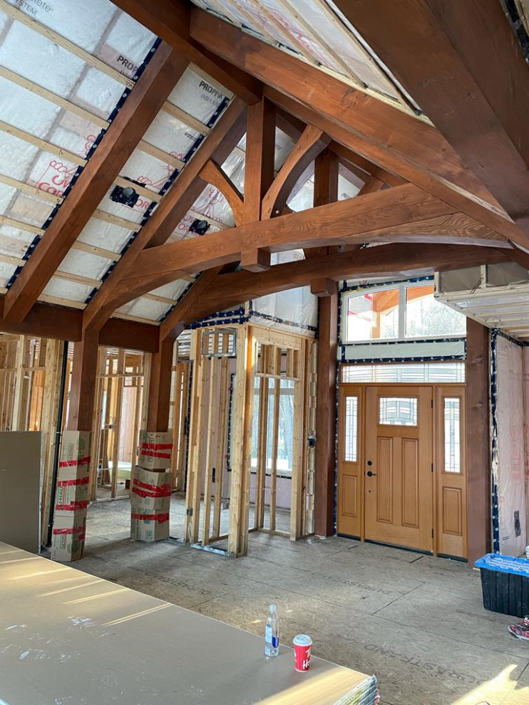 Example of a mountain style entryway design in Toronto