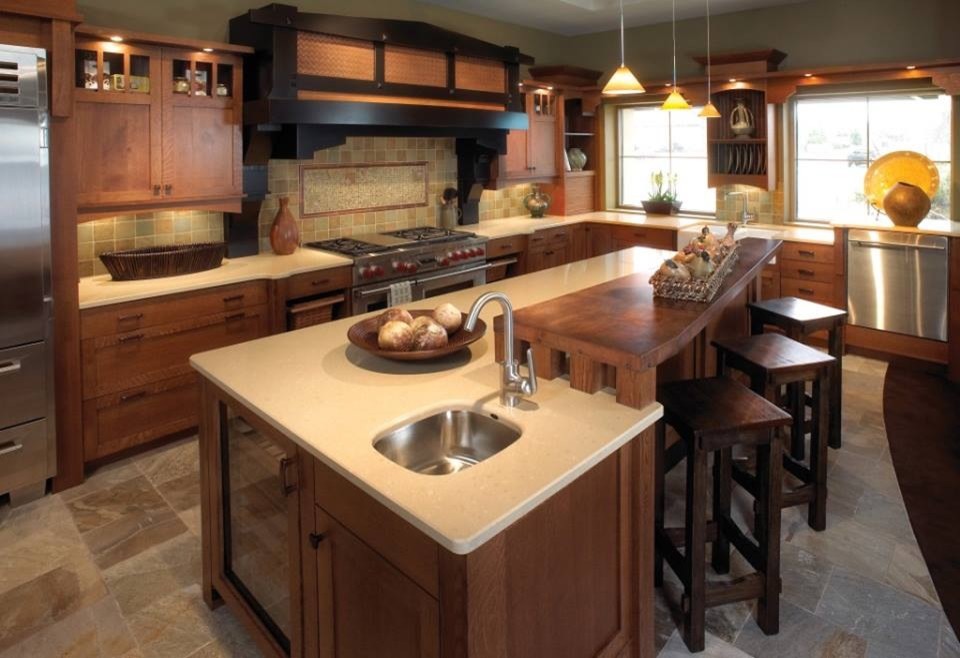Kitchen - transitional kitchen idea in Chicago