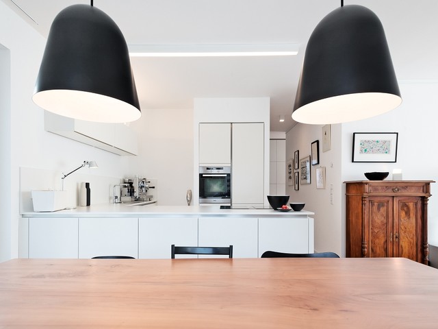 Innenausbau einer Wohnung bei Frankfurt am Main contemporaneo